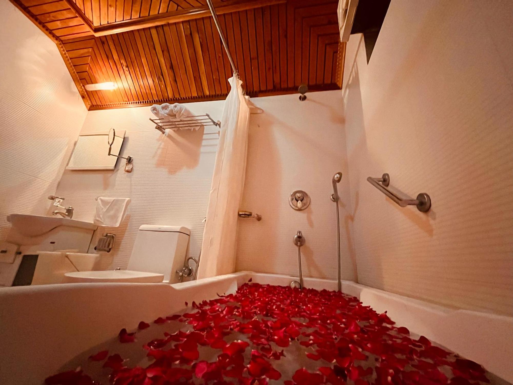 Hotel Hill View, Mussoorie - Near Jw Marriott Mussoorie, M 77377-32479 Экстерьер фото