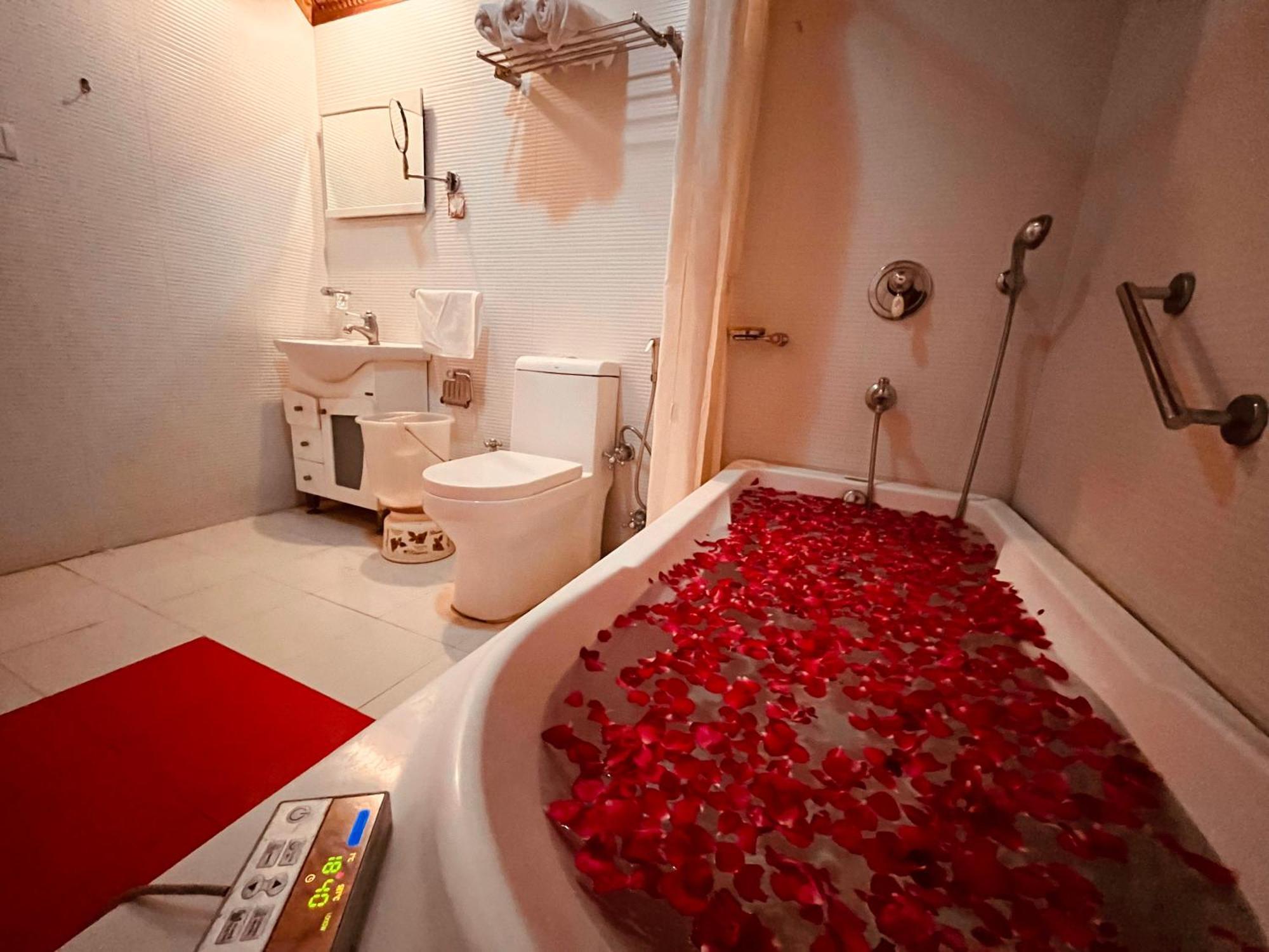 Hotel Hill View, Mussoorie - Near Jw Marriott Mussoorie, M 77377-32479 Экстерьер фото